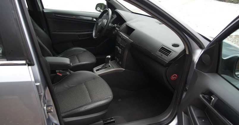 Opel Astra cena 15900 przebieg: 175700, rok produkcji 2005 z Góra Kalwaria małe 277